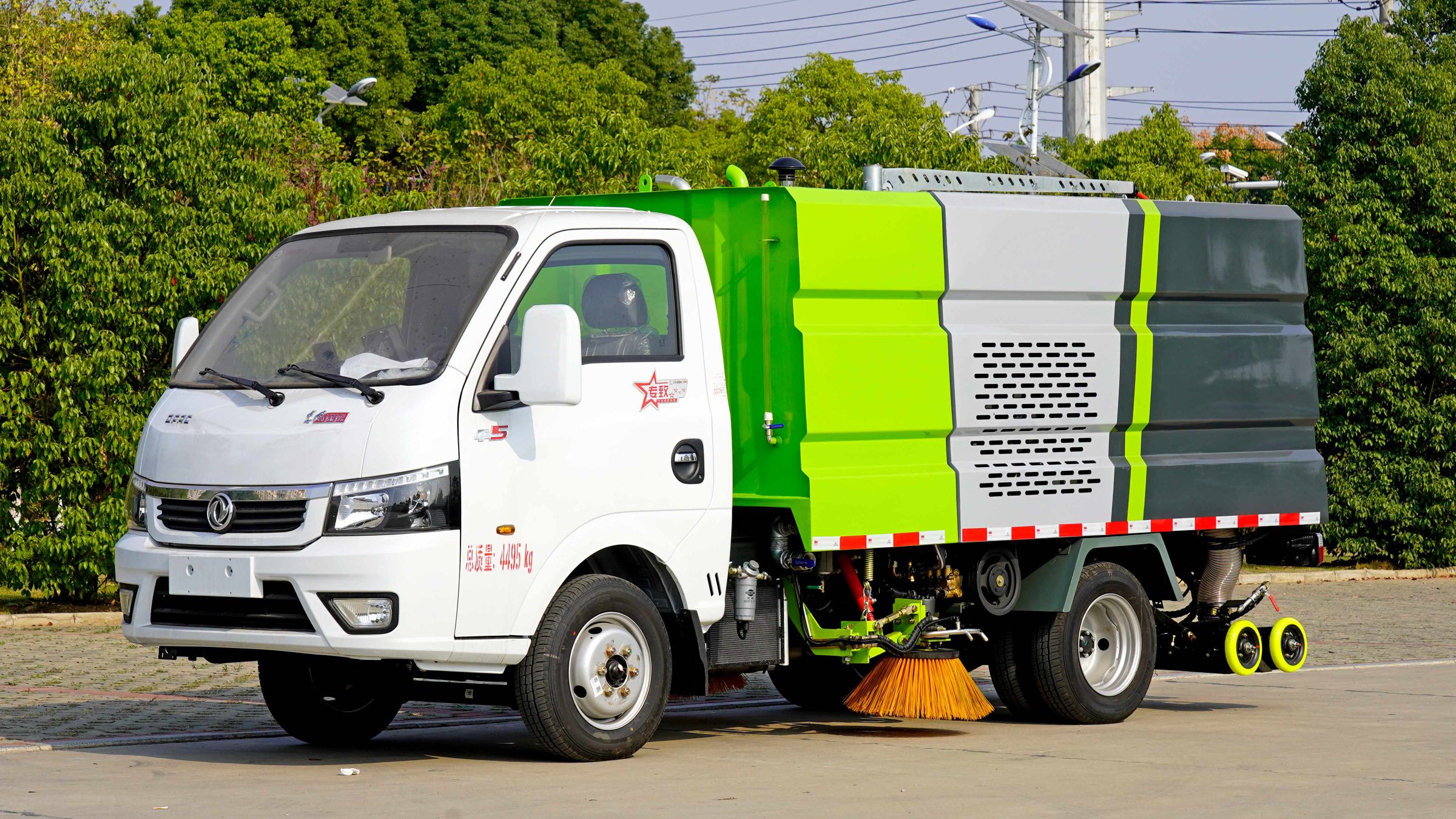 東風(fēng)途逸多功能洗掃車(chē)